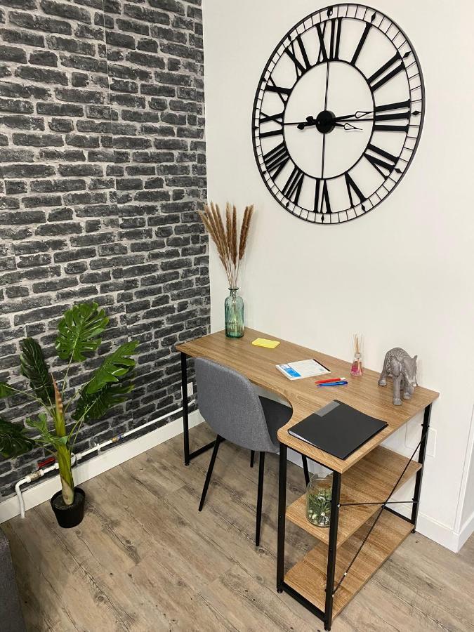 Super Appartement T3 Proche Gare Sens Exterior foto